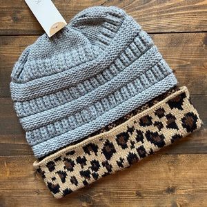 NWT! Boutique Gray & CHEETAH Ponytail Beanie Hat🌻